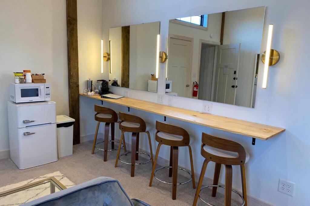 A Suite With A View + Wine Mount Airy Exteriör bild